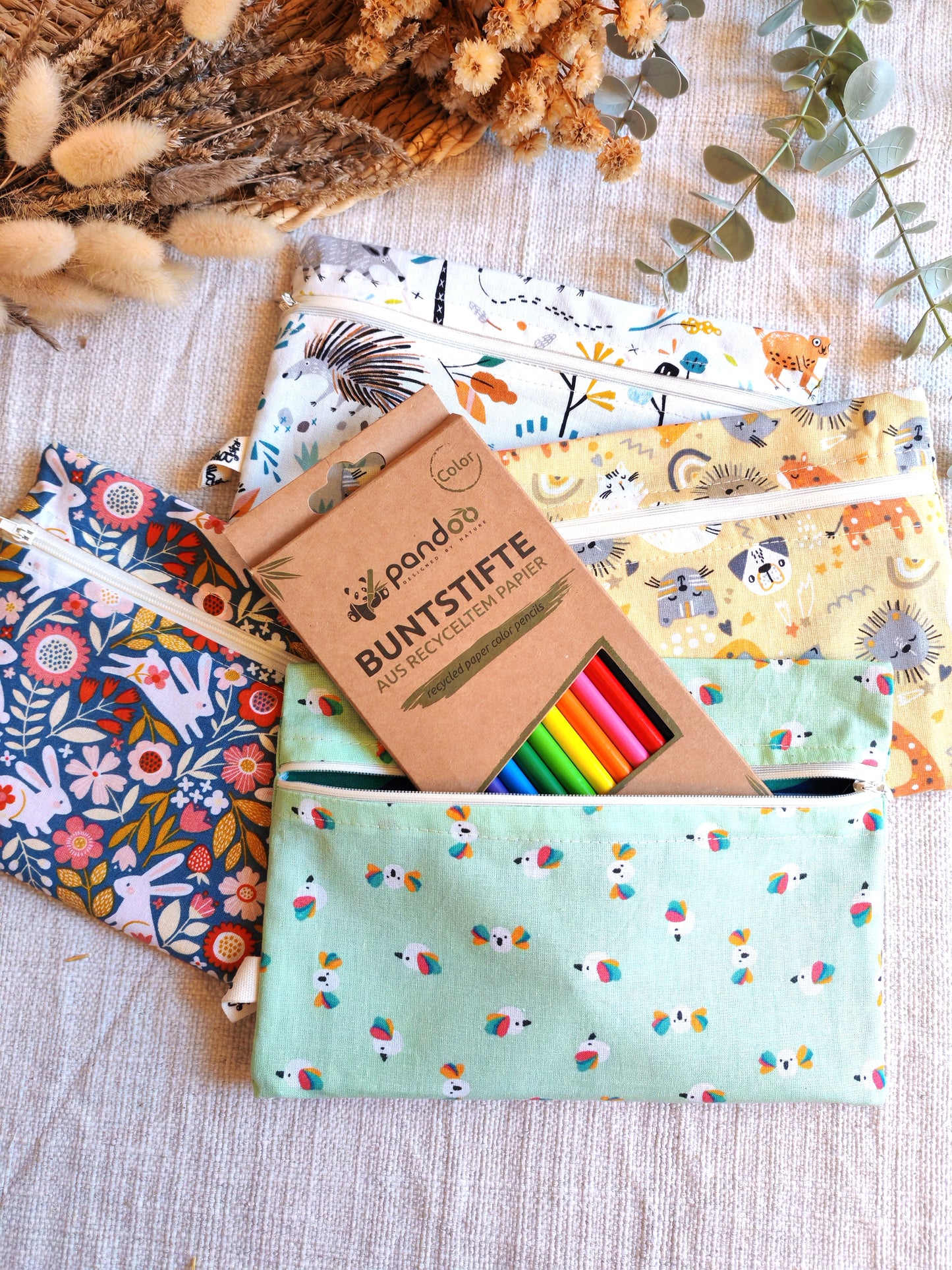 Set Astuccio + 12 Matite colorate in carta riciclata